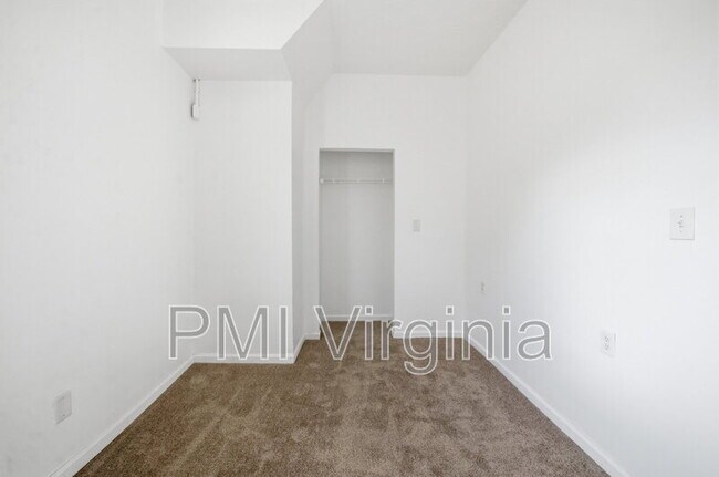 Building Photo - 36 Cedar Ave