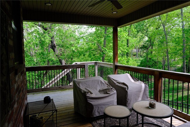 Building Photo - 2200 NW Small Oaks St