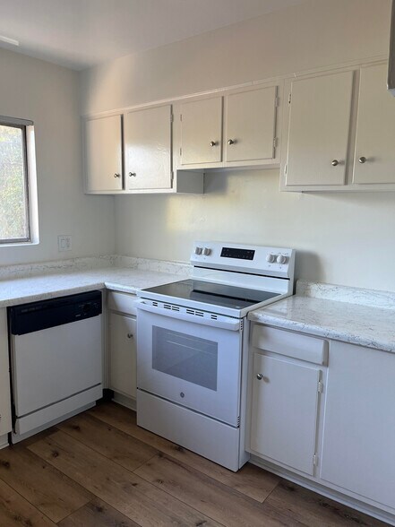 Building Photo - 4310 Ventura Canyon