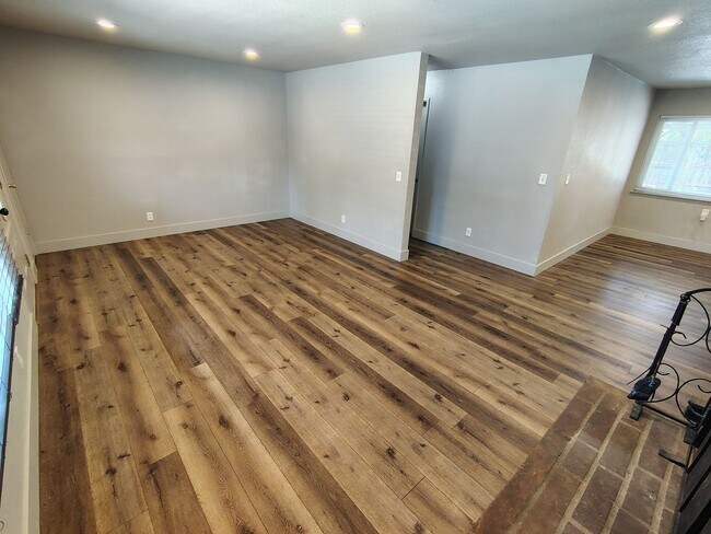 Building Photo - 1806 Enslen Ave