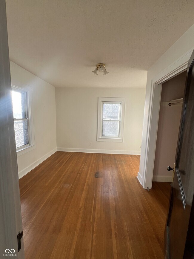 Building Photo - 745 E 49th St