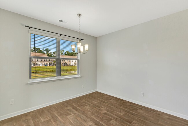Building Photo - Beautiful One Story home in McKewn