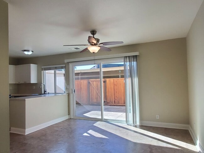 Building Photo - Spacious 2-Story Townhome, A/C, Remodeled ...