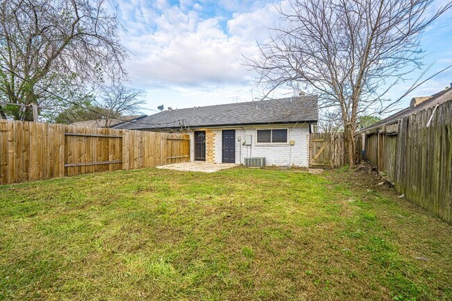 Building Photo - 8124 Beech Cove Ln