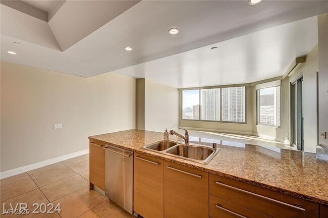 Building Photo - 222 Karen Ave