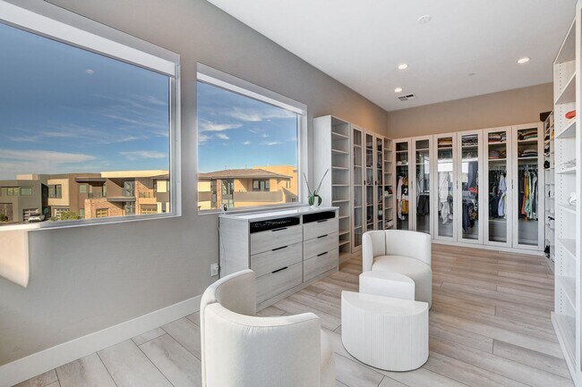 Building Photo - Mesa Ridge Luxury Oasis Feathertop