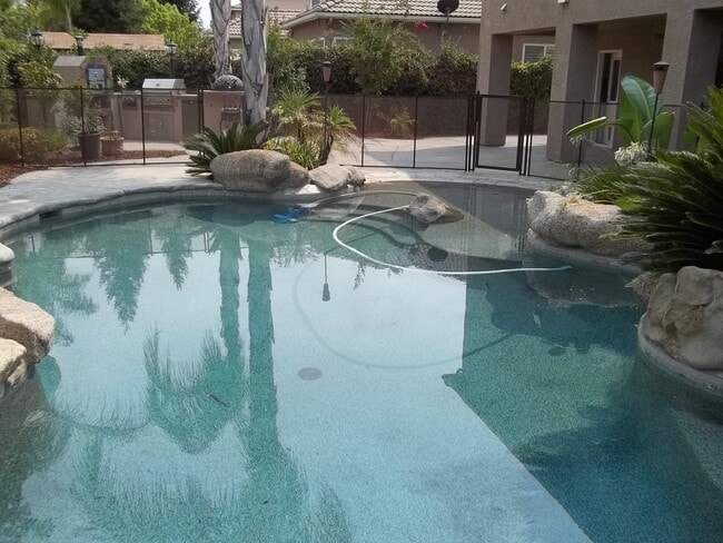 Building Photo - Large and spacious 2-Story home in Clovis ...