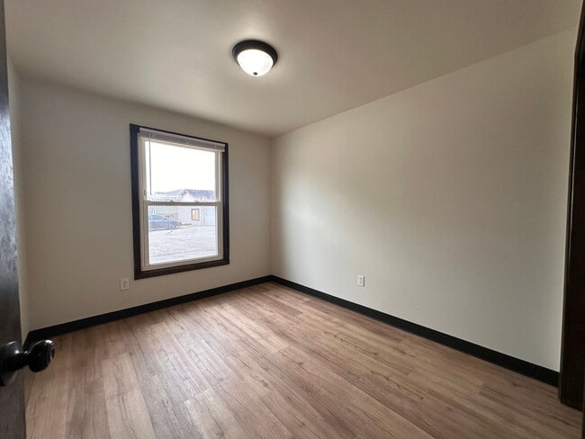 Building Photo - Imperial Heights -2261