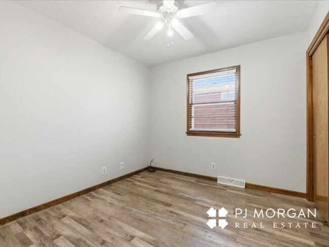 Building Photo - 9524-9526