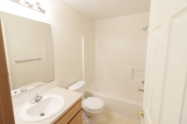 Building Photo - 3 Bedroom 2.5 Bathroom  Townhome