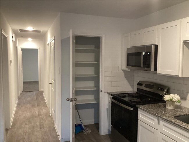 Building Photo - 16528 Jasmine Marie Pl