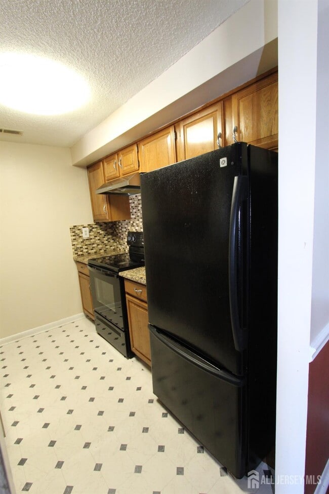Building Photo - 2202 Aspen Dr