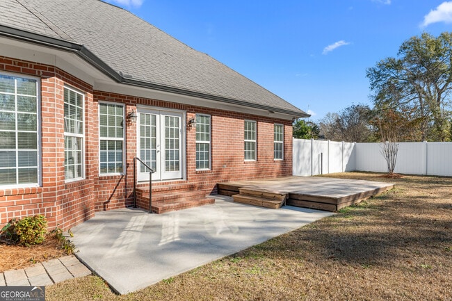 Building Photo - 1811 Old Carriage Trail