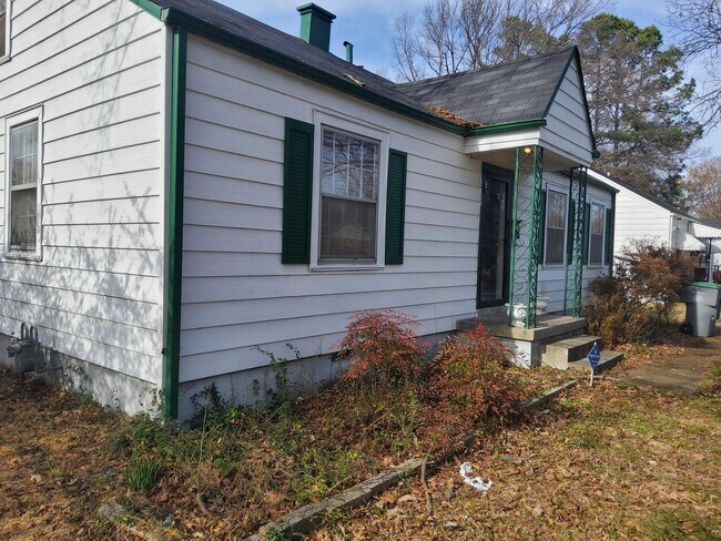 Building Photo - 807 Maria St