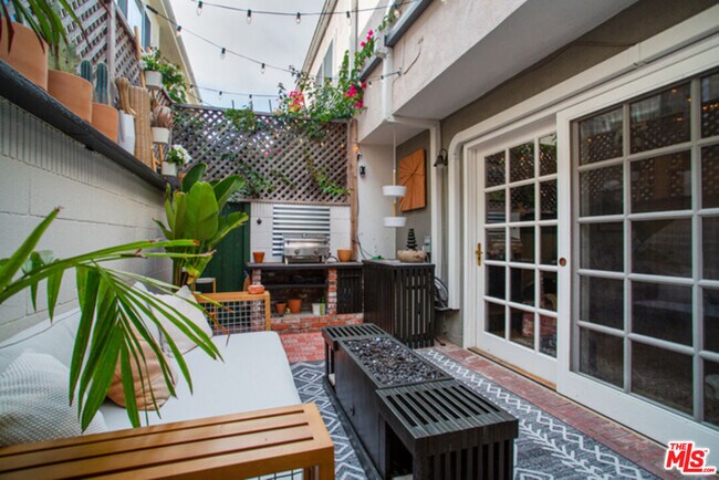 Building Photo - 8130 Redlands St