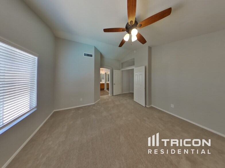 Building Photo - 8566 W Denton Ln