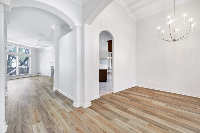 Building Photo - 26 Silverhorn Dr