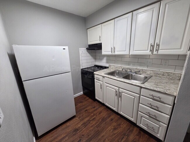 Building Photo - 2727 Hampton Ave