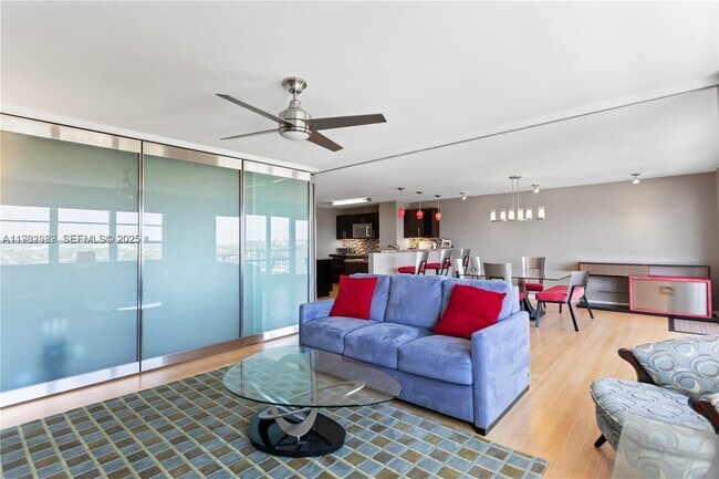 Building Photo - 340 Sunset Dr