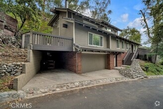 Building Photo - 850 Country Club Dr