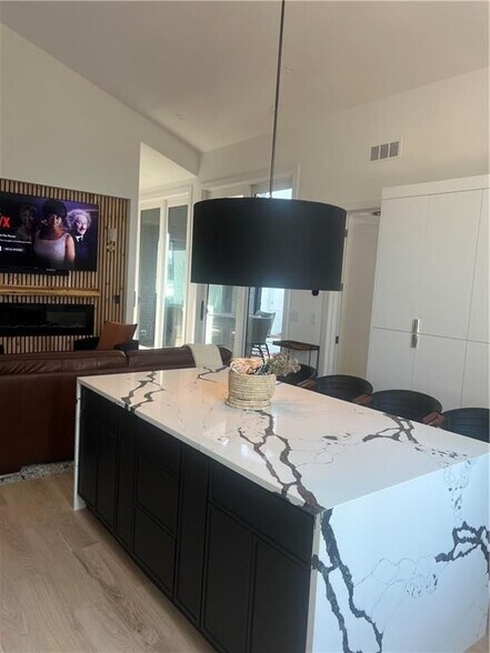 Building Photo - 360-362 2nd St