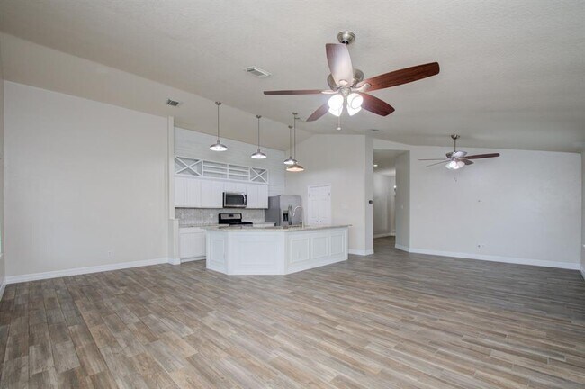 Building Photo - 10327 Ponderosa Pine St