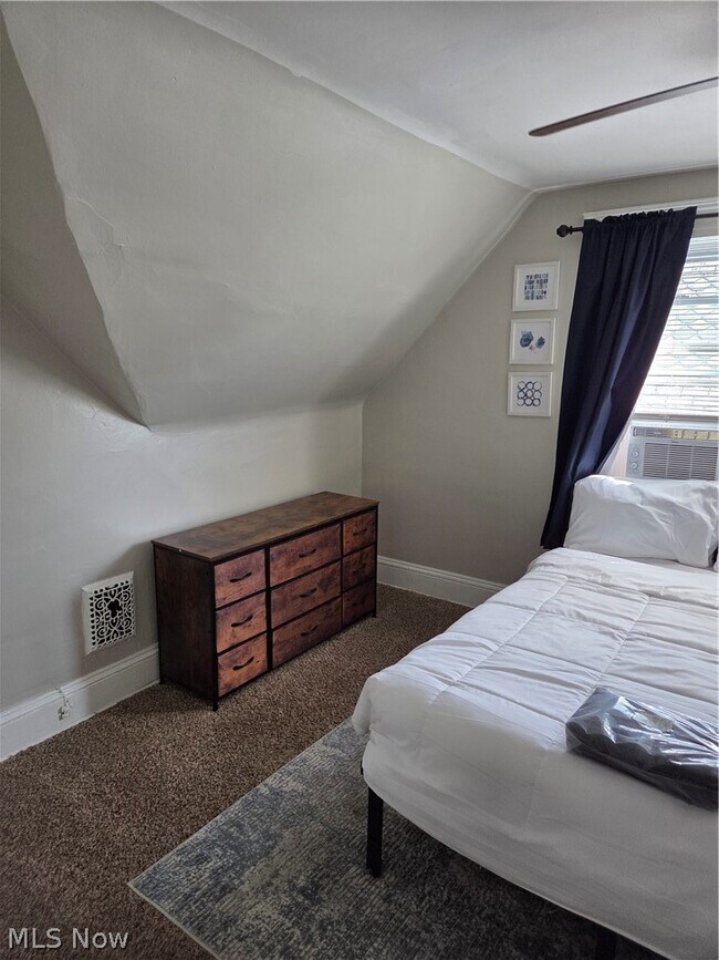 Building Photo - 1450 E 110th St