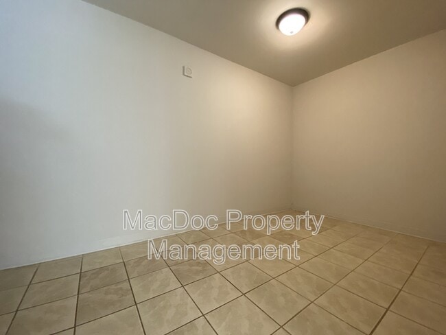 Building Photo - 813 Sledgehammer Dr