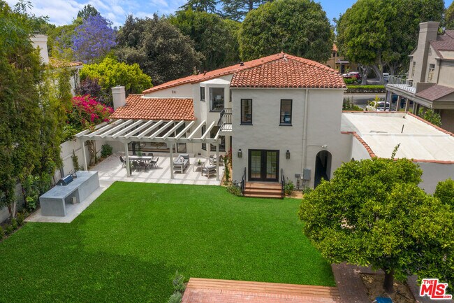 Building Photo - 712 N Rodeo Dr
