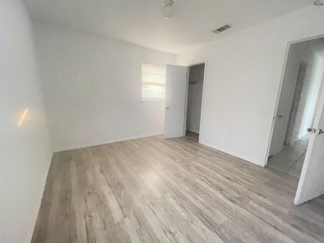 Building Photo - 1807 Westcliff Dr