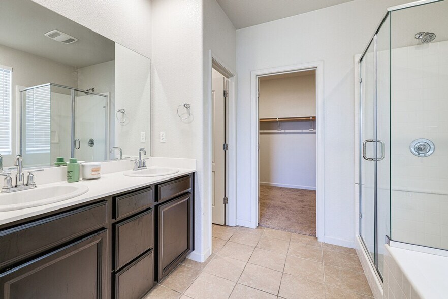 Building Photo - 1442 Copperfield Ave