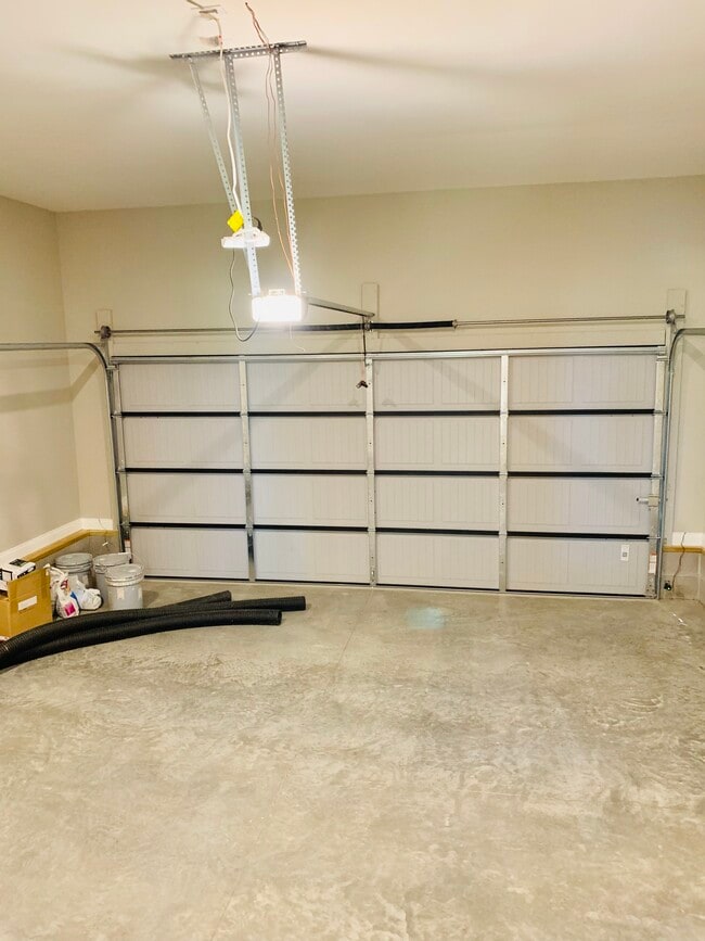 Building Photo - 850 McIntyre St