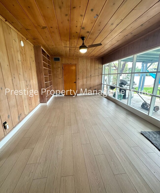 Building Photo - Spacious Central  3/2 Home w/ Split Floor ...