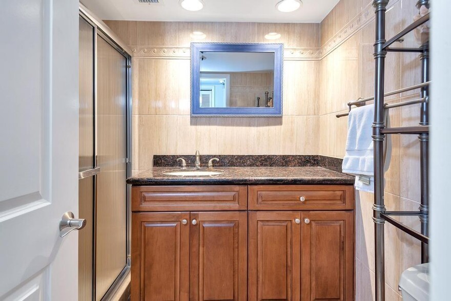 Building Photo - 4020 Galt Ocean Dr
