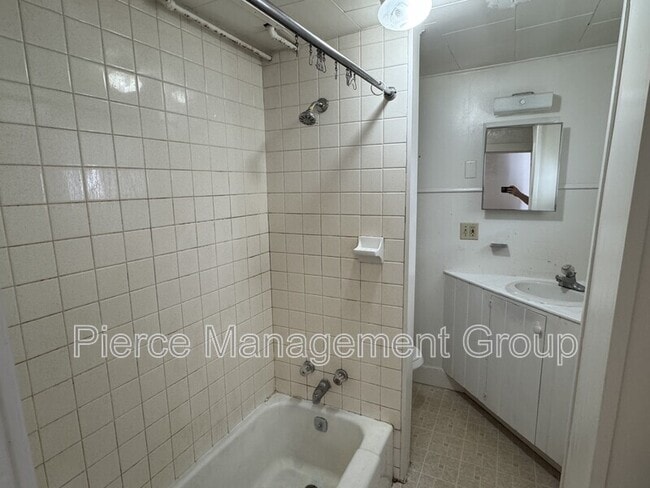 Building Photo - 26 Elm St