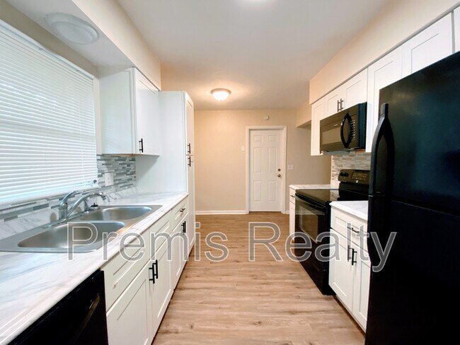 Building Photo - 1121 Mary Jane Ln