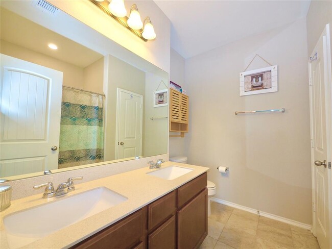 Building Photo - 201 Sheepshank Dr