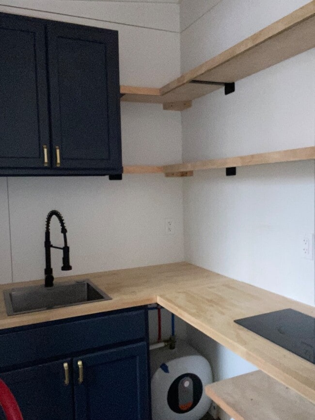 Building Photo - 2015 Union School Rd SW