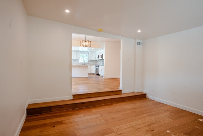 Building Photo - 157 N Vista St