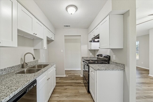 Building Photo - 6022 Meadowbrook