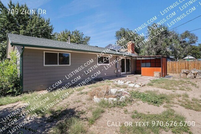Building Photo - 709 Zion Dr