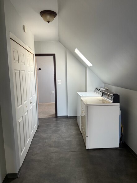 Building Photo - 3347 S Union Ave