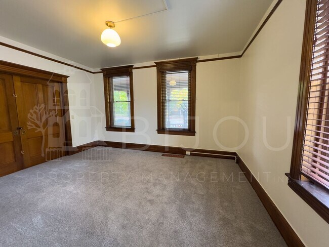 Building Photo - 732 E Kiowa St