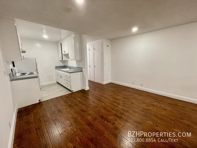 Building Photo - 7077 Lanewood Ave