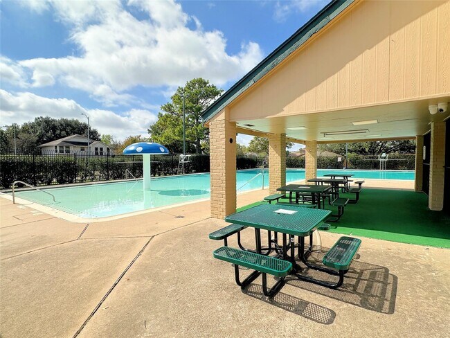 Building Photo - 4803 Shadowdale Dr