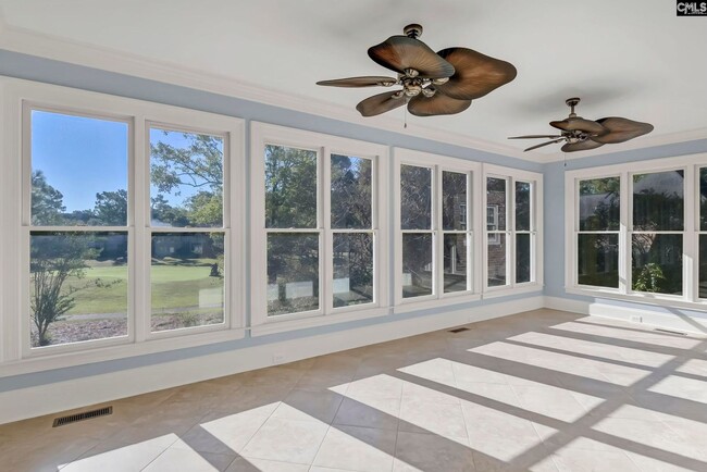 Building Photo - Stunning 5 Bedroom 3 Full Bath and 2 Half ...