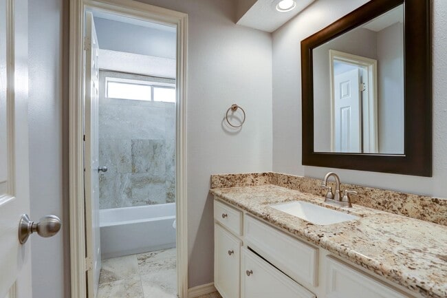 Building Photo - 1106 Western Springs Dr