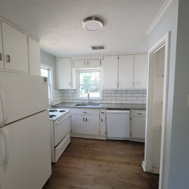 Building Photo - 2719 Lee St