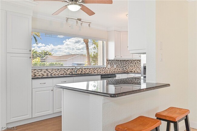 Building Photo - 711 Monterey Ave