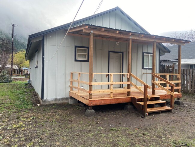 Building Photo - Newly Updated 2 Bedroom 1 Bath in Klickitat